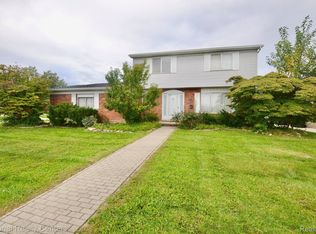 36306 Weber Dr, Sterling Heights, MI 48310