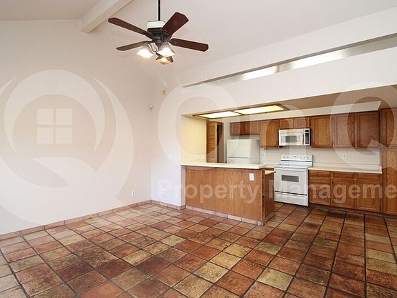 4th image of 1432 W Emerald Ave Unit 32