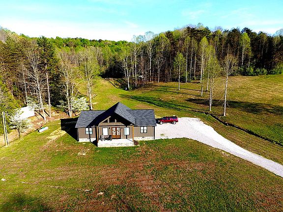 3rd image of 504 Wells Rd