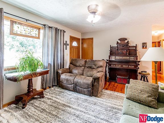 3rd image of 6435 Lexington Ave