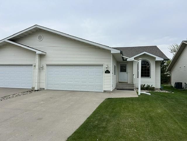1st image of 816 Lakeridge Pl
