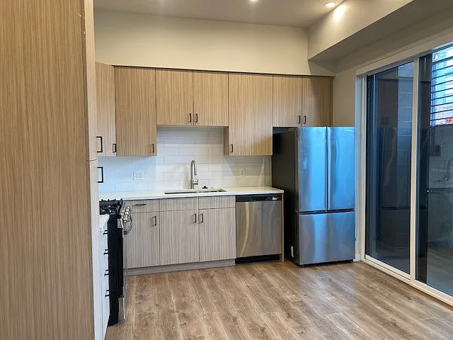 990 S Logan St — Photo 12