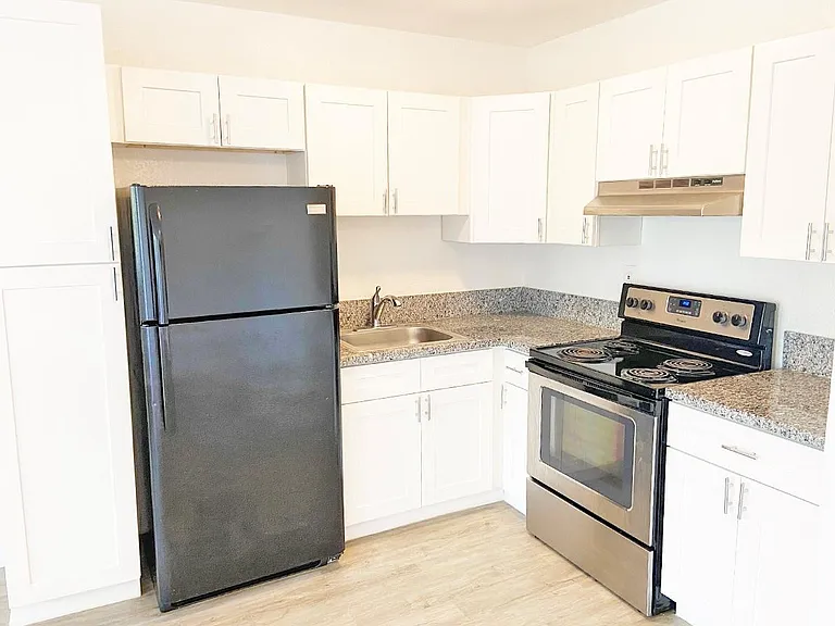 240 SW 8th St #3 — Photo 2