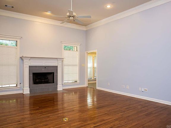 4th image of 7 Bouresse Dr