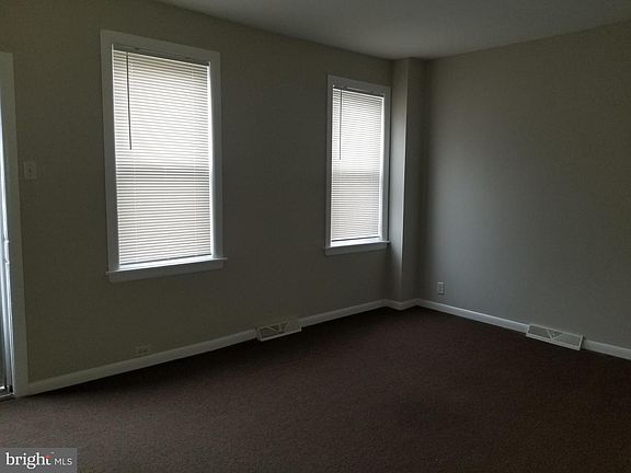 5th image of 411 S Van Buren St