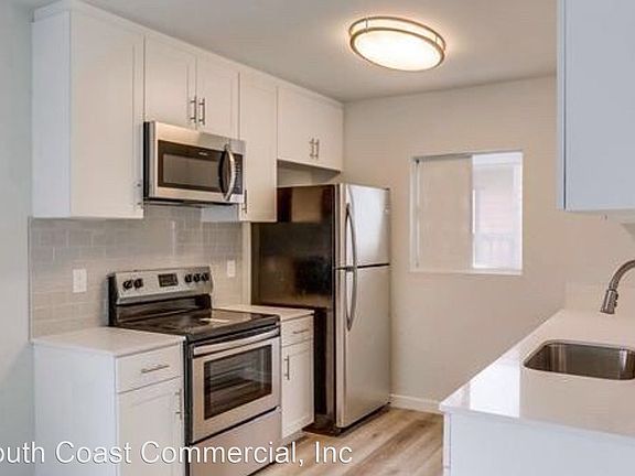 4th image of 3958 Riviera Dr #G