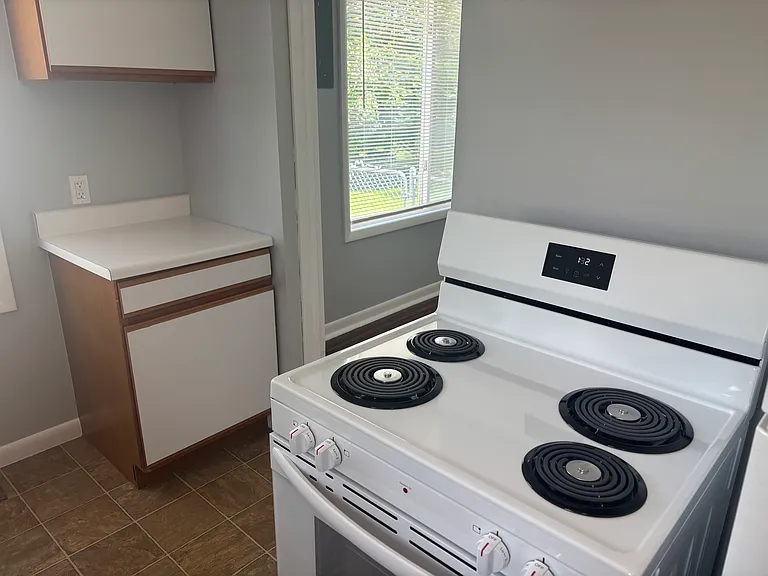 22441 Ridgeway St — Photo 28