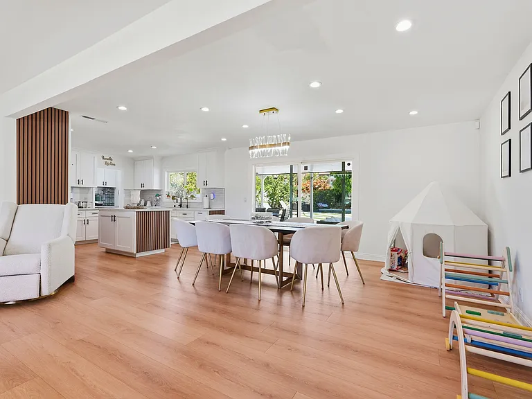 4563 Hempstead St — Photo 10
