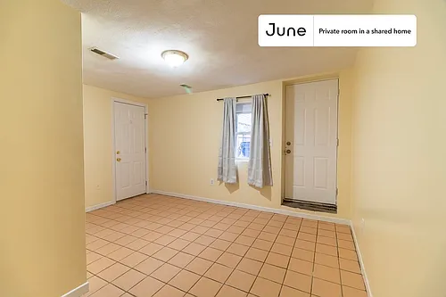 277 Paris St Photo 1