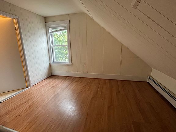 3rd image of 18 Cedar St Floor 3