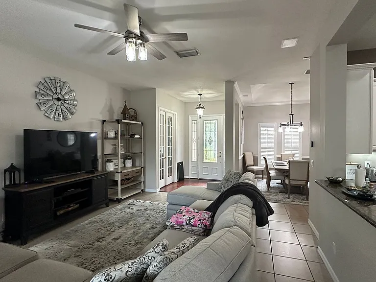 1185 Pallister Ln — Photo 11