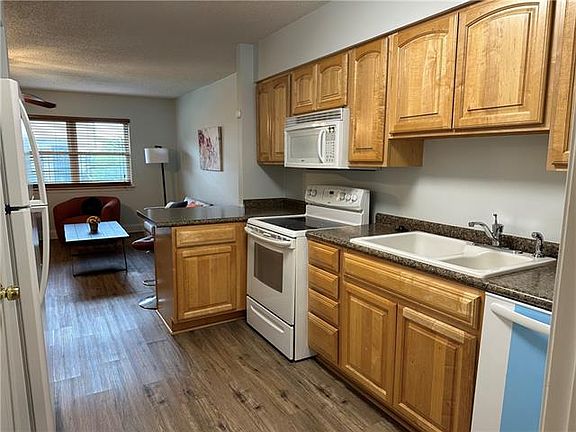 5th image of 1020 Saint Julien Dr APT 122