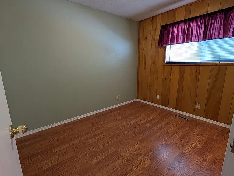 722 Bryden Ave — Photo 10