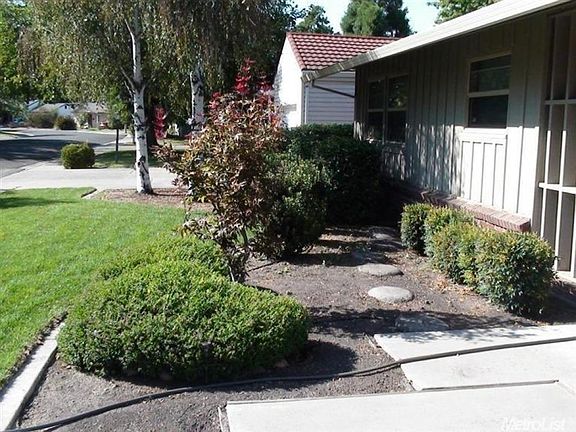 2nd image of 8016 N Valencia Ave