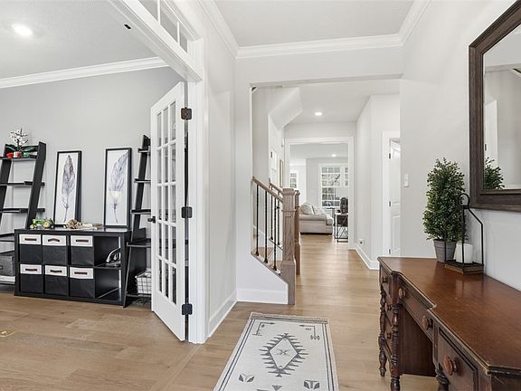 3rd image of 4001 Cross Creek Cir