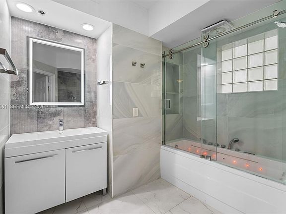 4th image of 3255 NE 184th St APT 12306