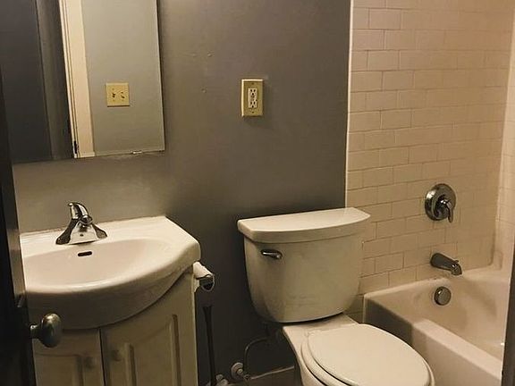2nd image of 606 E 15th St #606-21R-21