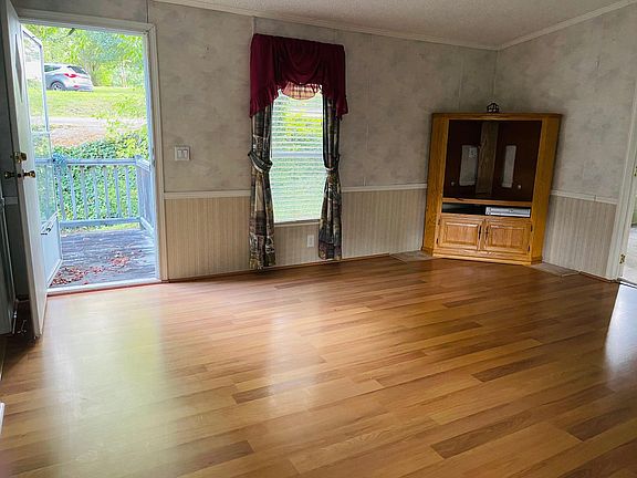 Living Room / Front Entrance