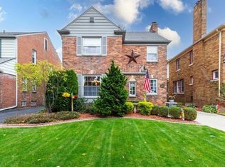 418 McKinley Ave, Grosse Pointe Farms, MI 48236