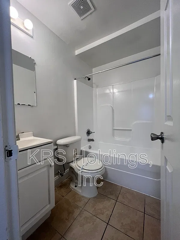 2 bed, 1.0 bath, $795 — Photo 4