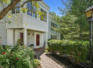 203 Riveredge Dr #203, Chatham, NJ 07928