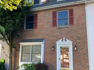 128 Eaglesmere Cir, East Stroudsburg, PA 18301