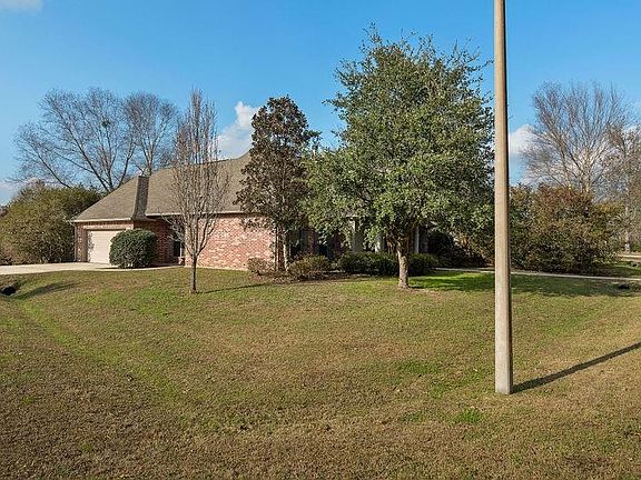 2nd image of 113 Autumn Creek Dr
