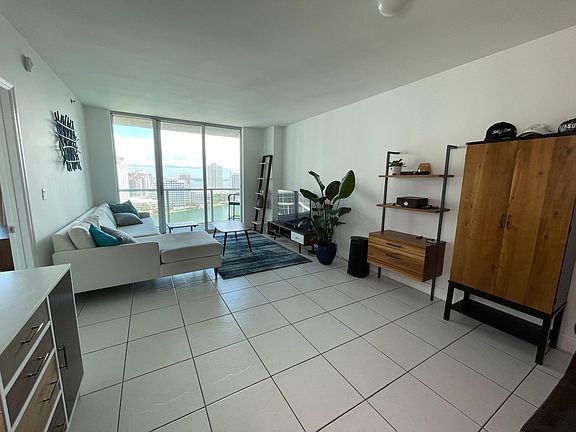 2nd image of 500 Brickell Ave APT 1900