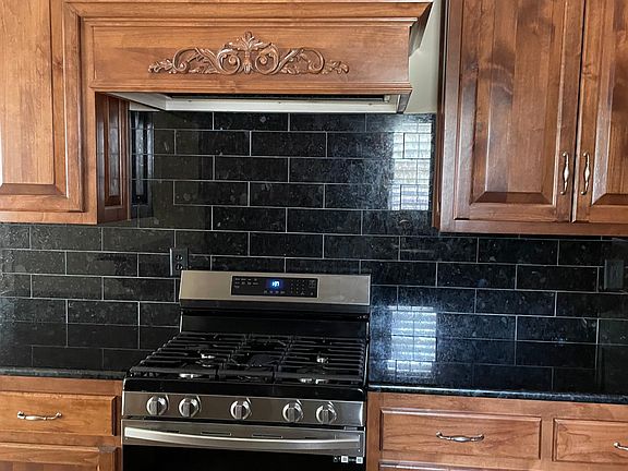 4th image of 27 Signal Hill Cir