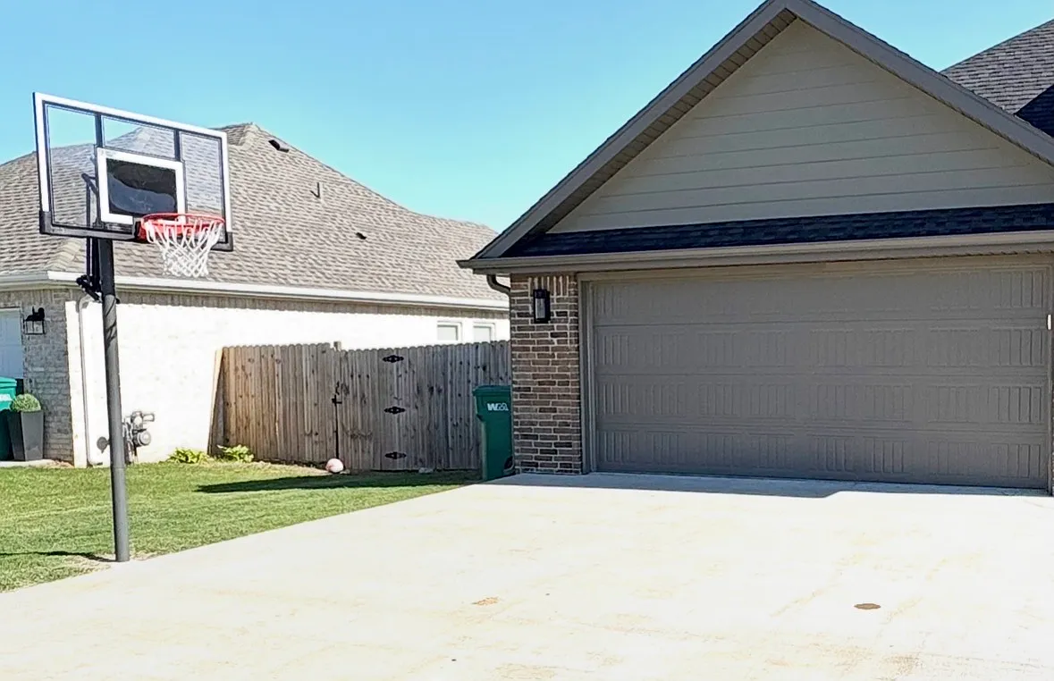 4 bed, 1850 sqft, $2,250 — Photo 2