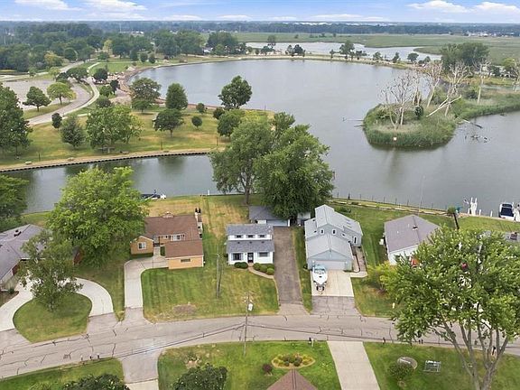 4th image of 38127 Huron Pointe Dr