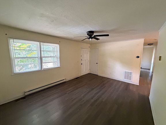 3rd image of 109 Anita St