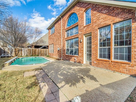 3rd image of 2304 Brenham Dr