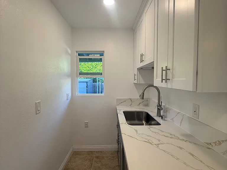 1515 E Rowland Ave — Photo 12