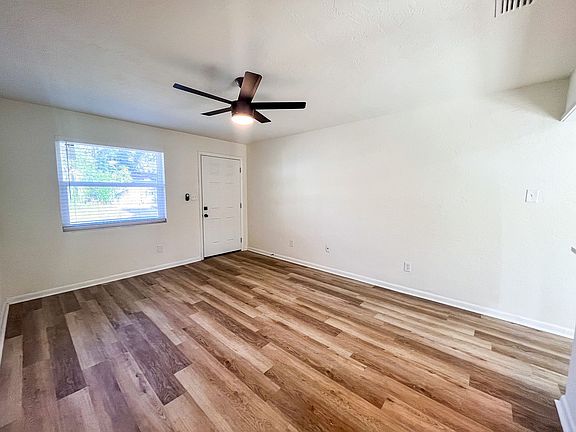 3rd image of 414 SE 8th St APT D