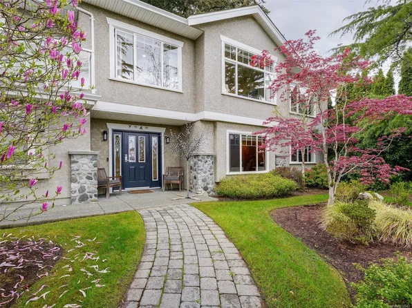 7348 Ridgedown Ct, Central Saanich, BC V8M 2H7