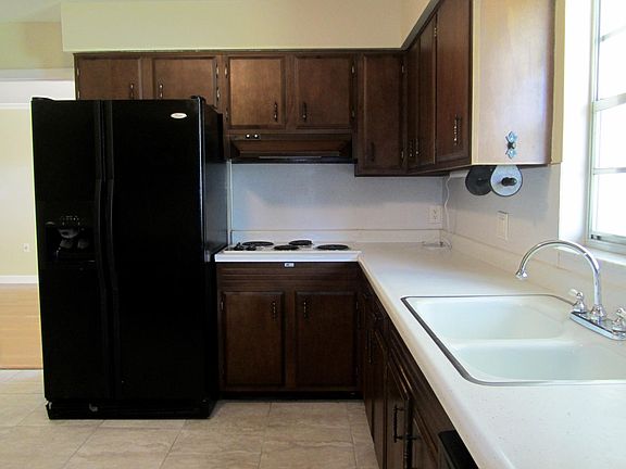 5th image of 1626 Rose Dr