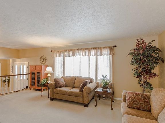 4th image of 4566 Whitehall Dr