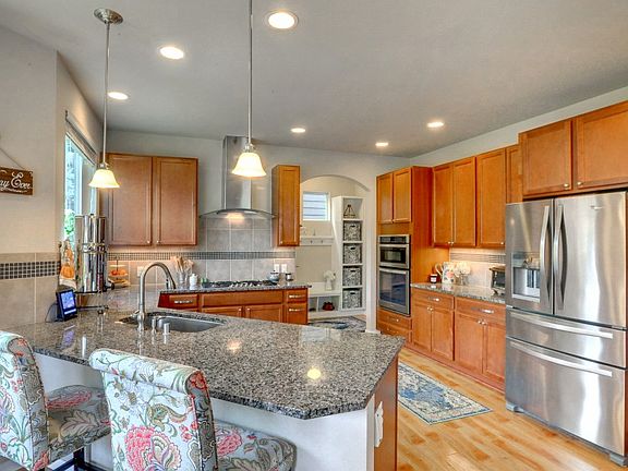 4th image of 803 77th Dr SE