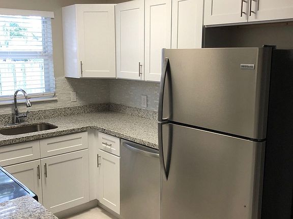 3rd image of 1086 NE 33rd St APT 5
