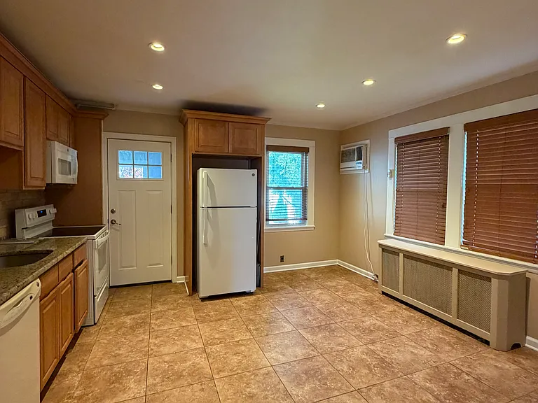 220 Harrison St — Photo 4