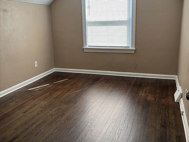 1022 Virginia Ave — Photo 5