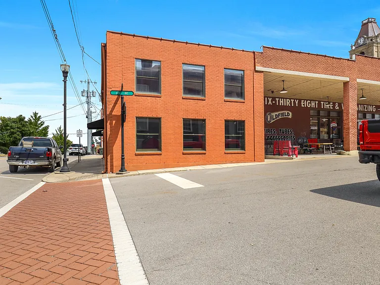 594 Locust Street125 West 6th Ave — Photo 6