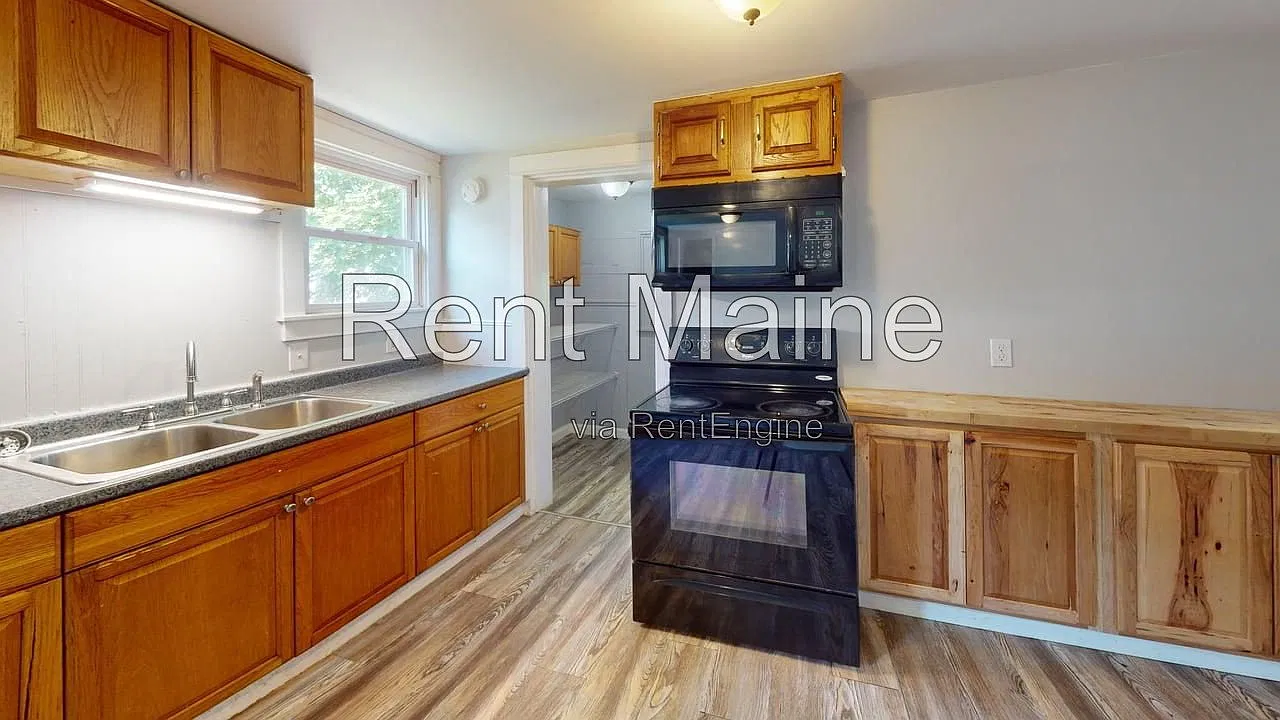 3 bed, 1.0 bath, 1169 sqft, $1,350 — Photo 3