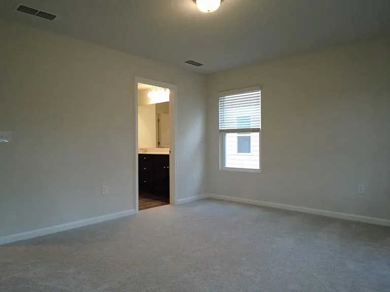 806 McKenzie Park Ter — Photo 39