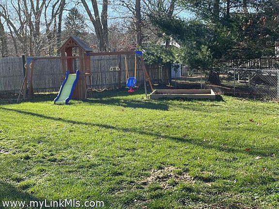 4th image of 75 Carol Ln