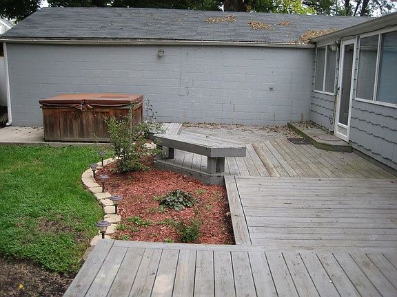 3rd image of 258 E Dominion Blvd