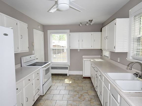 5th image of 520 York St