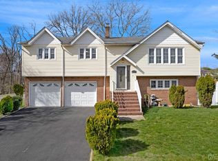 28 Baltic St, Edison, NJ 08820