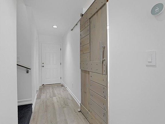 2nd image of 33 N Moger Ave APT 1